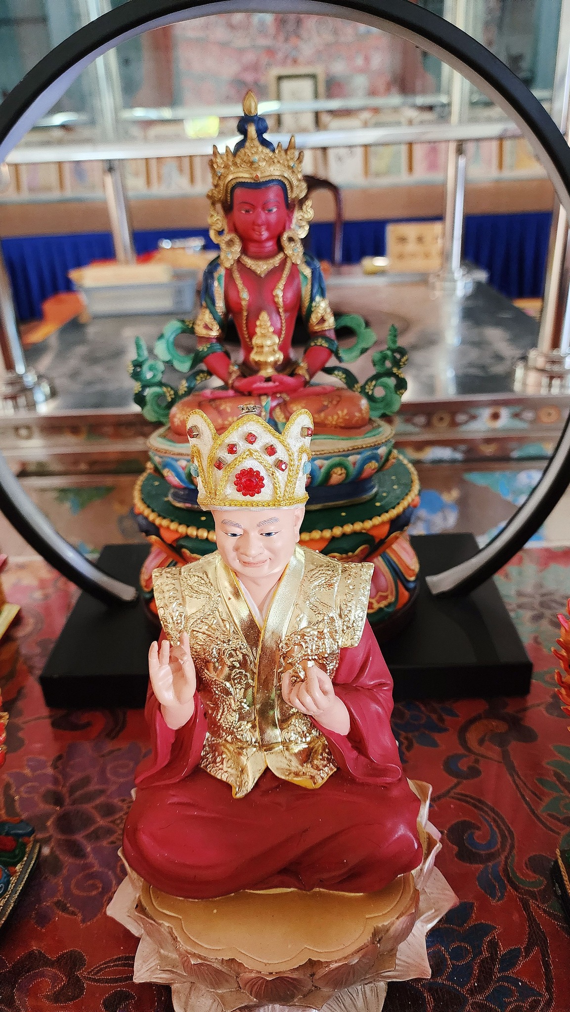 真佛宗法轮雷藏寺 - 【莲花童子真神祕】 有一群回教国家的真佛弟子，向政府申请宗教团体立桉，宗教部的人问： 你们供奉什么？」 「莲花童子！」 ...
