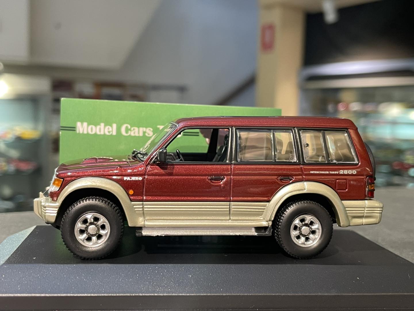 1/43 Maxichamps. 1991 Mitsubishi Pajero long wheelbase. Metallic