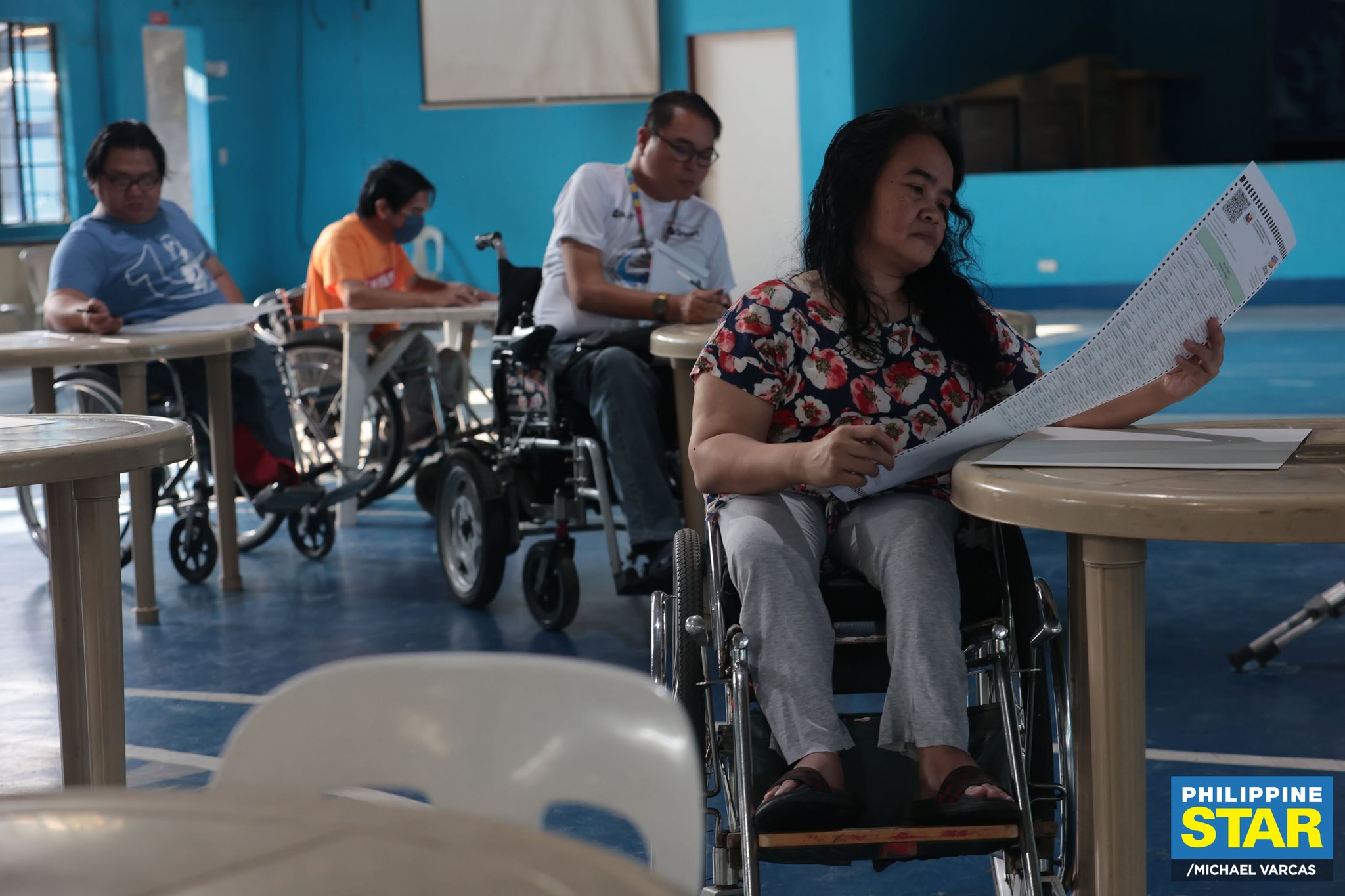 Philippine - Persons with disabilities (PWDs) line up to vote at ...