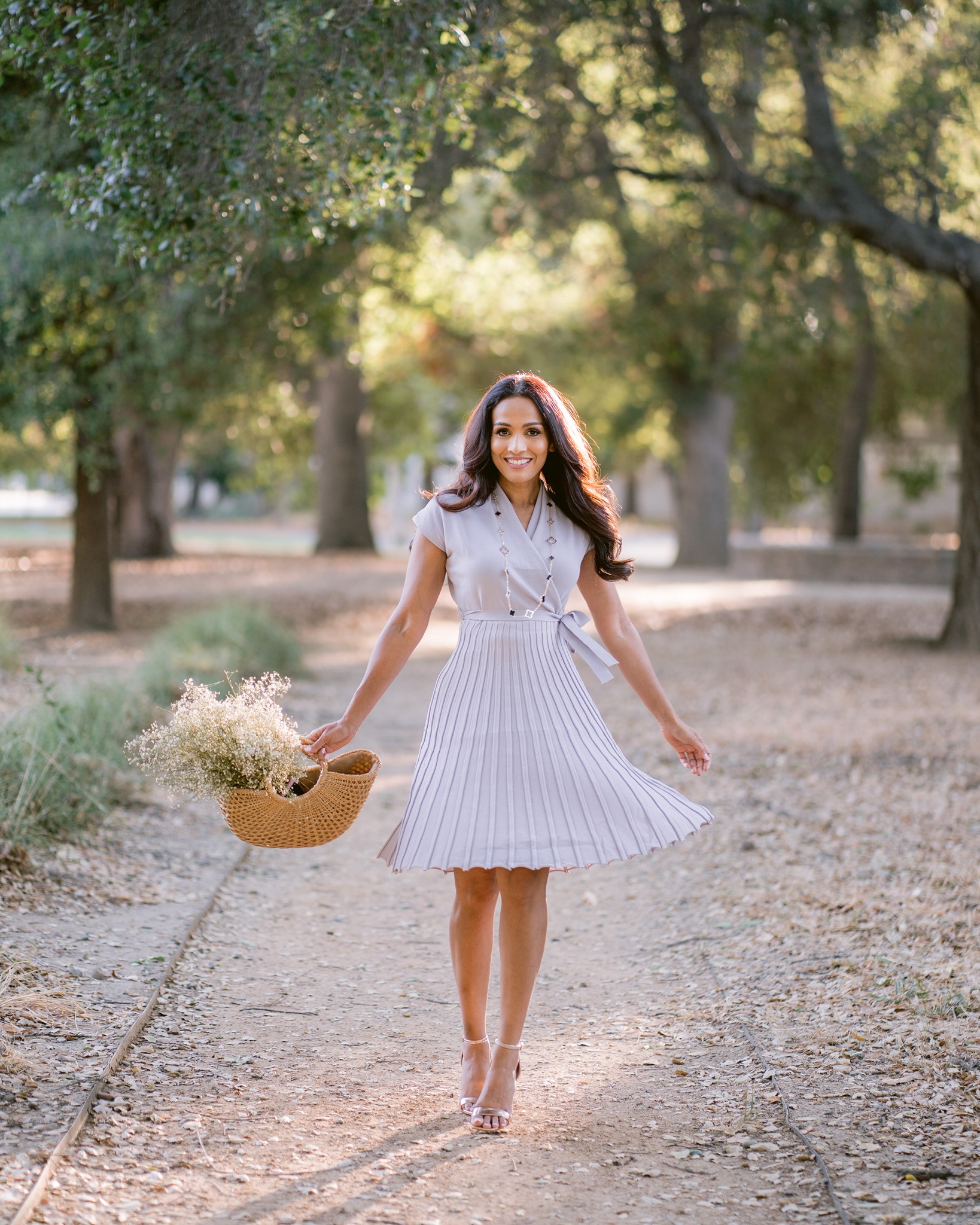 gradient pleated splicing belted knit dress in black ✨ With pleats so neat,Belted waist, allure complete.Knit to impress, no less,Steal the show, this chic dress. 👗 Shop the dress: https://www.chicwish.com/gradient-pleated-splicing-belted-knit-dress-in- black.html Dresses collection made in spain