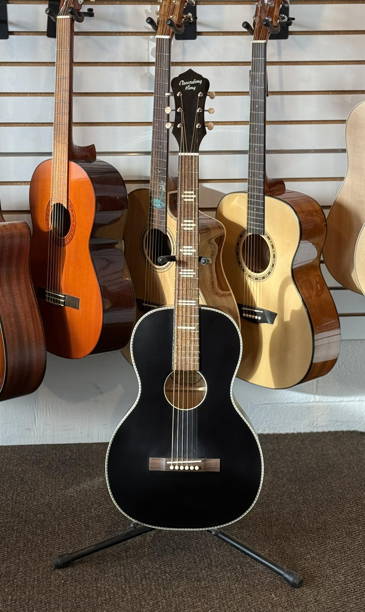 Recording King Dirty 37 guitar review