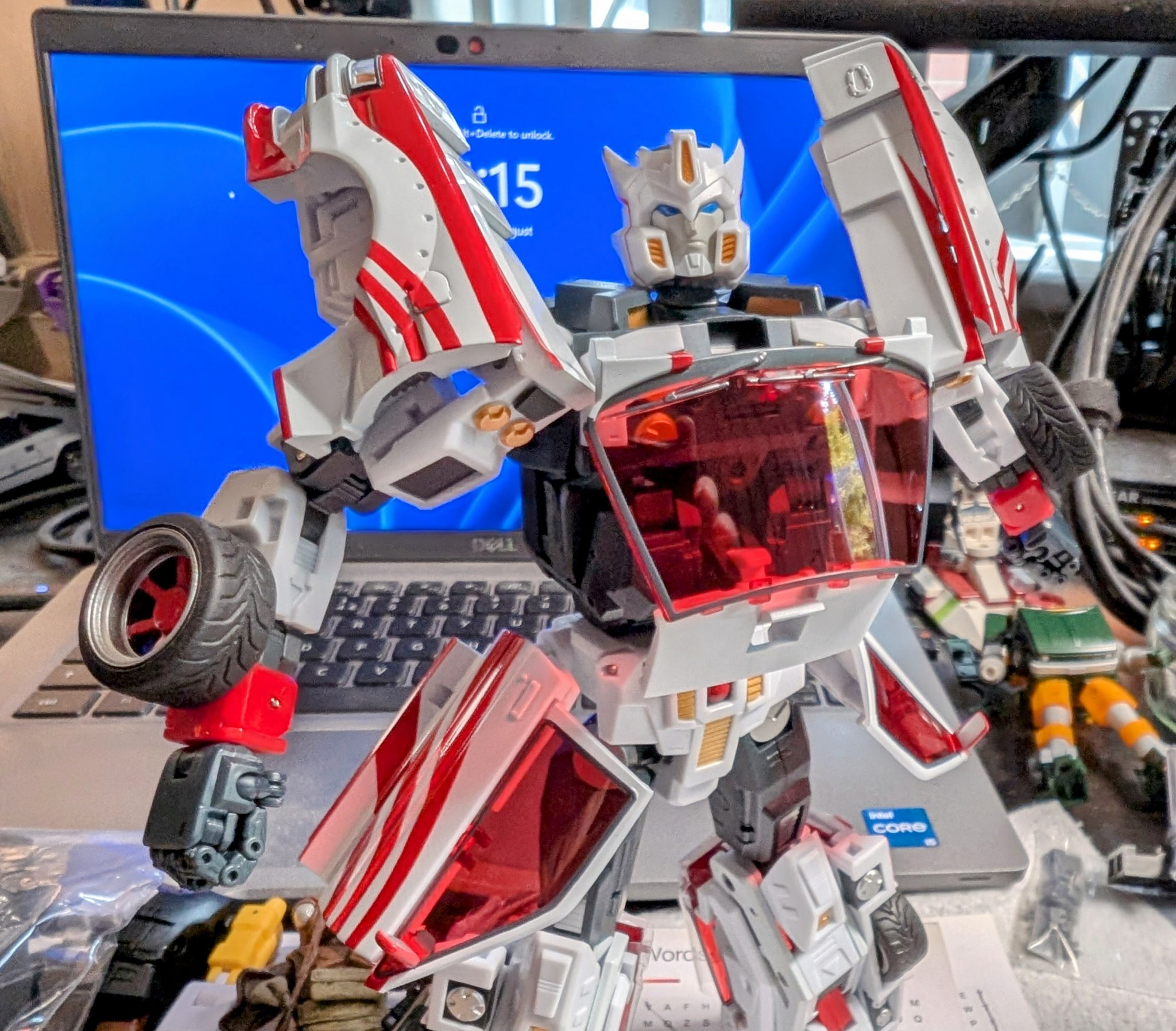 In hands images of Ocular Max IF-02A Stray Alternative Chase
