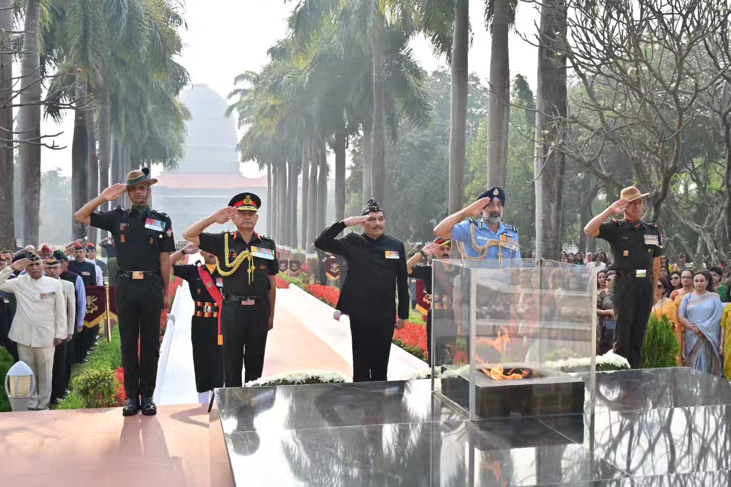 ADGPI - Indian Army - Lt Gen Subrata Saha, GOC Chinar Corps paying ...