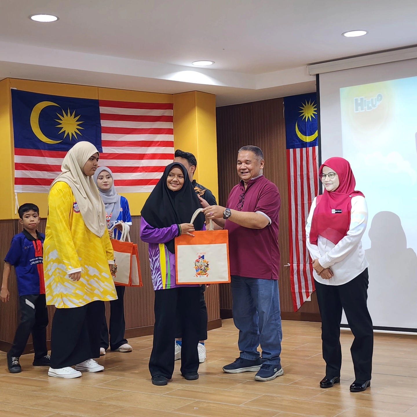 SI Malaysia - Wrapping up our Post-Program Activity with... | Facebook