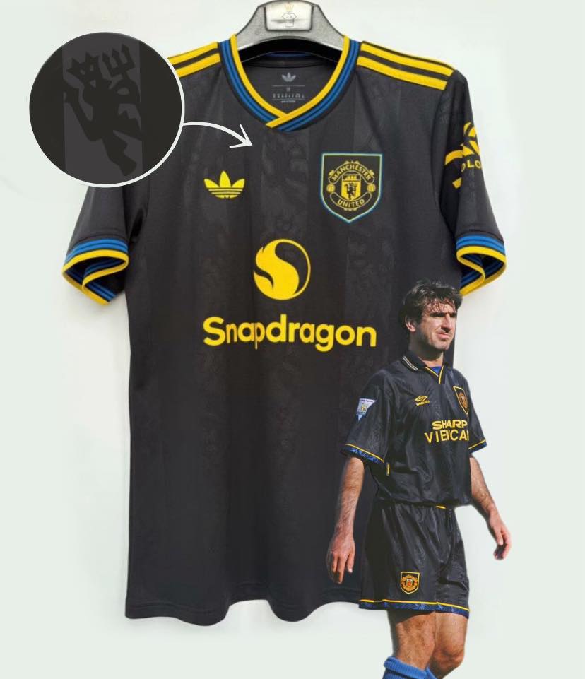 Stunning Manchester United Third shirt. An absolute classic