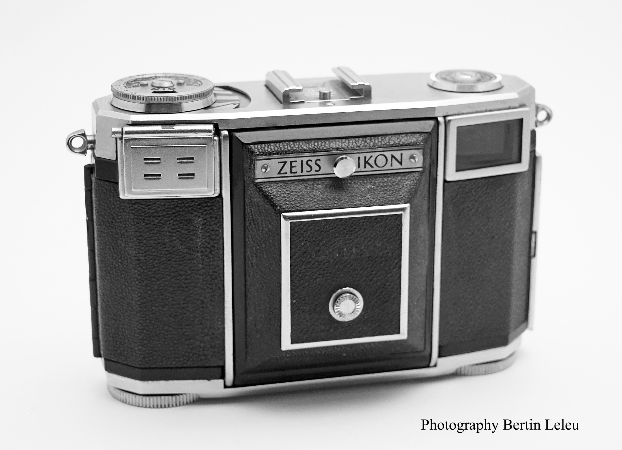 Zeiss Ikon Contessa rangefinder camera review