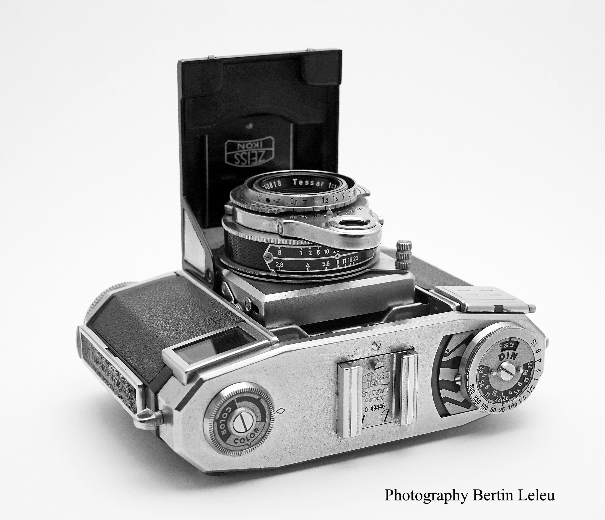 Test shots with 1953 Zeiss Ikon Contessa 35 camera