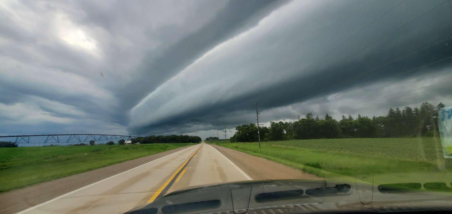 Shelf cloud incoming!! Check... - Iowa Storm Chasing Network | Facebook