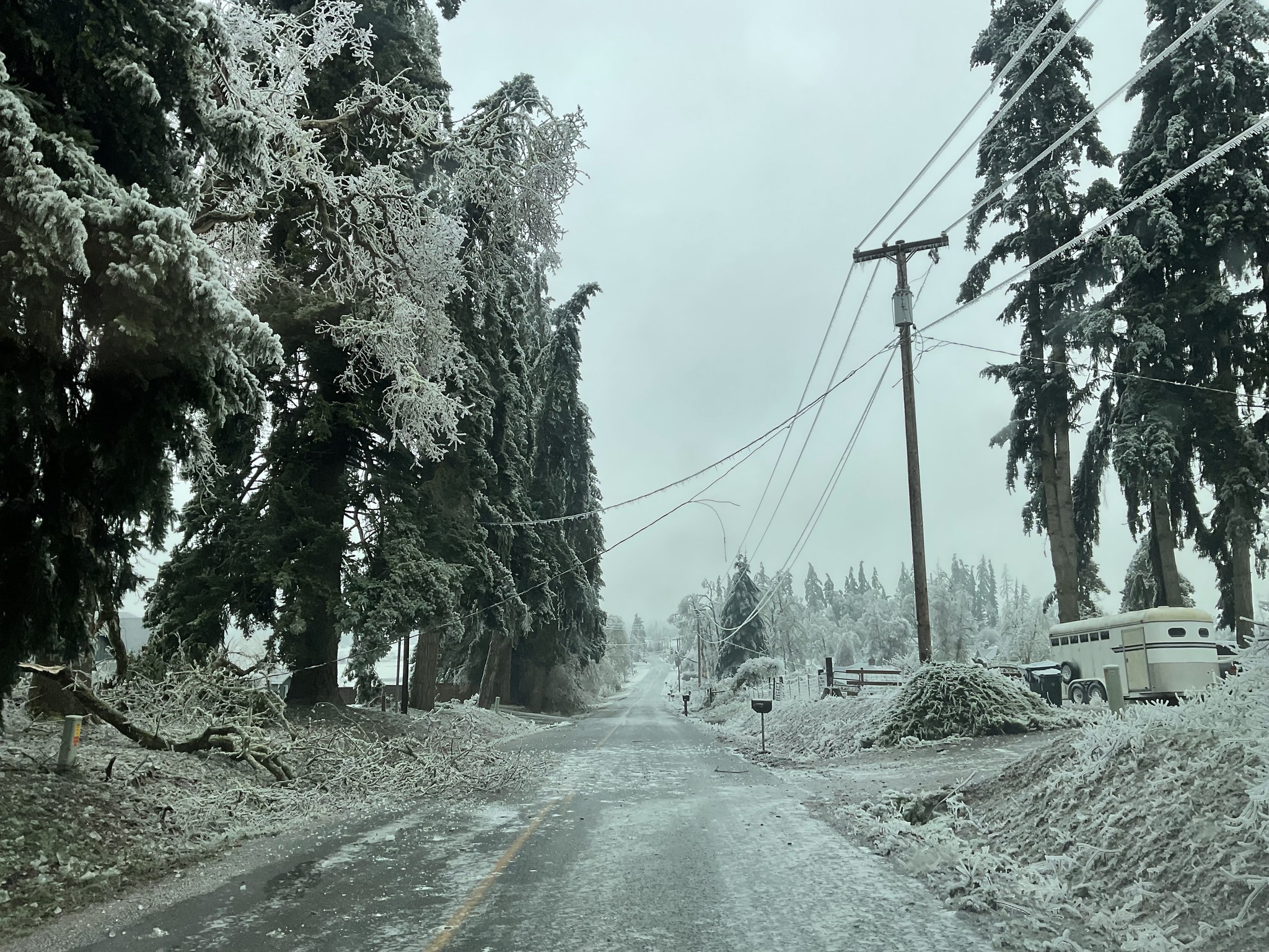 ⚠️OUTAGE UPDATE: This... - Emerald People's Utility District