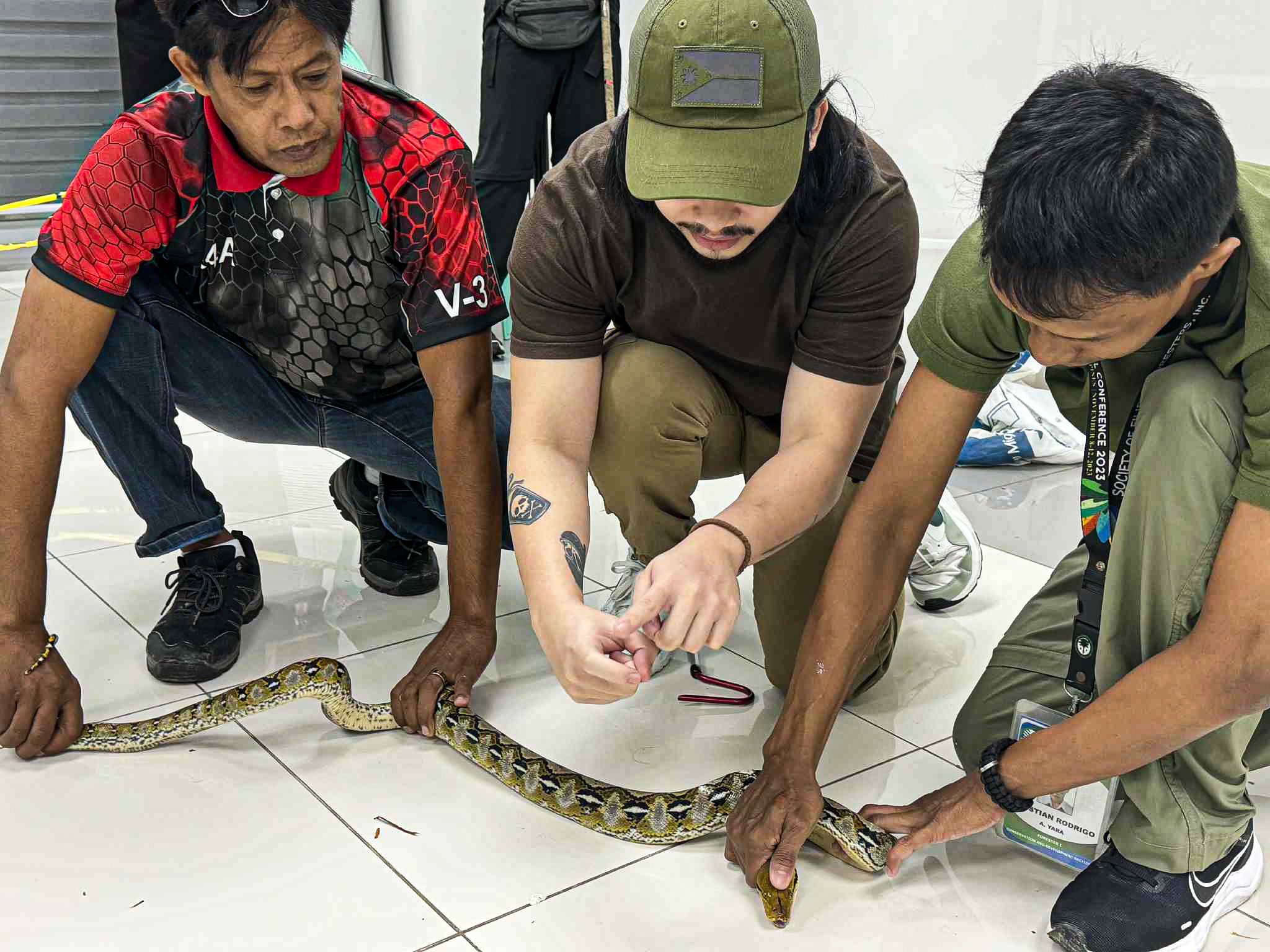 Photo inspiration: Fresh Look at Project Teaching The Denr Cenro How To Properly Hold A