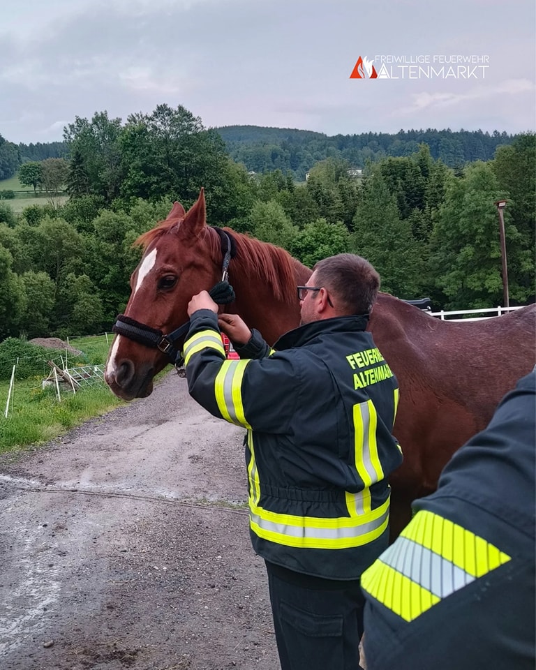 Freiwillige Feuerwehr... - Freiwillige Feuerwehr Altenmarkt