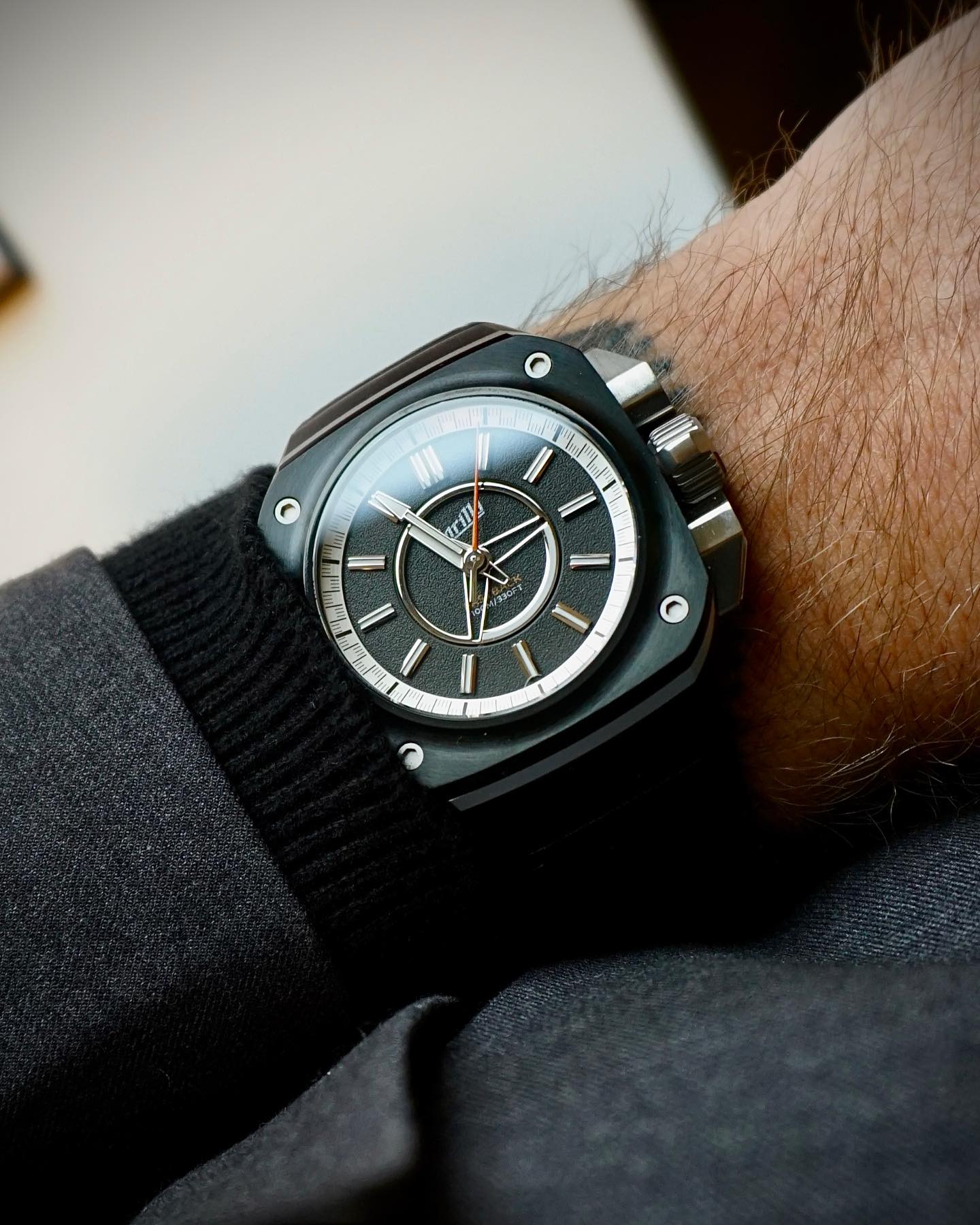 The weekend starts with the awesome 39mm @gorillawatches Touring 