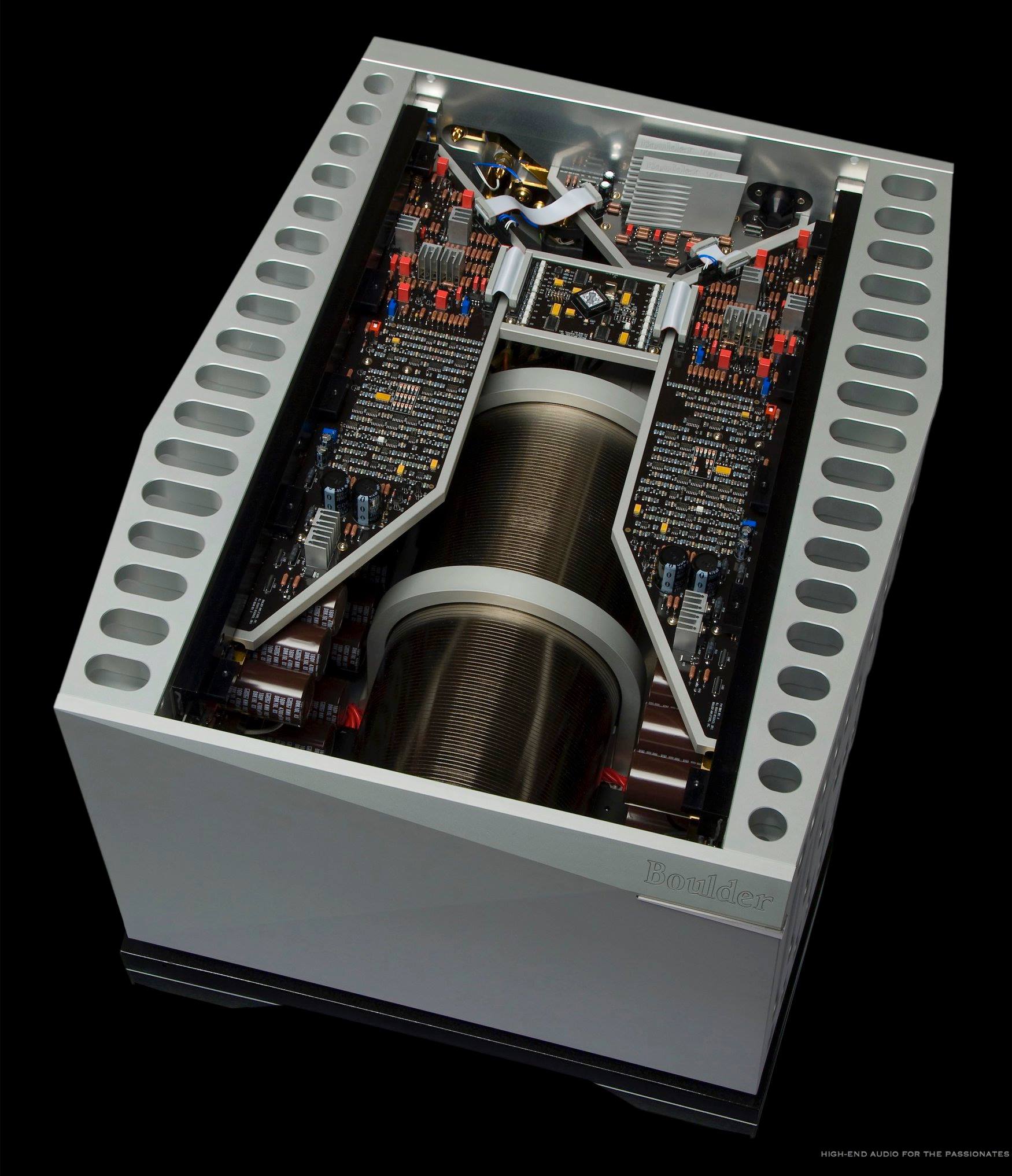 Boulder 2060 power amplifier's innards