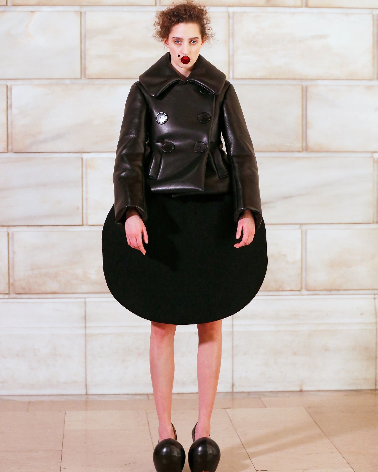 MARC JACOBS 2025 RUNWAY LOOKS 23-33