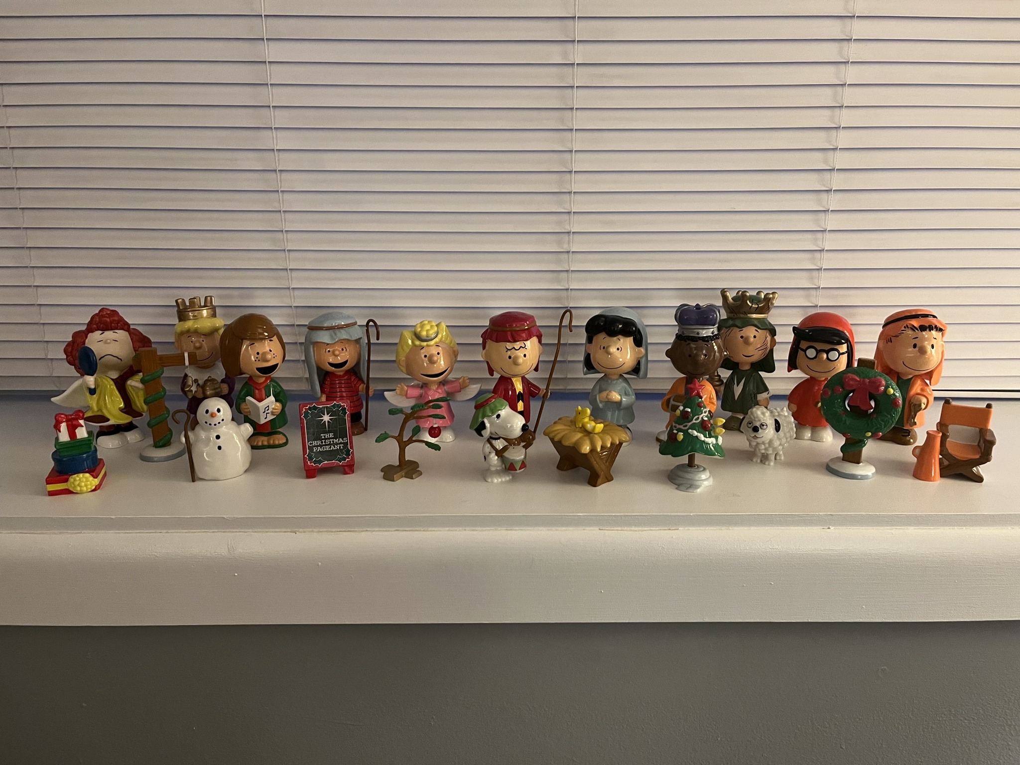 The PEANUTS Christmas Pageant – Porcelain Figurine Collection (22 ...