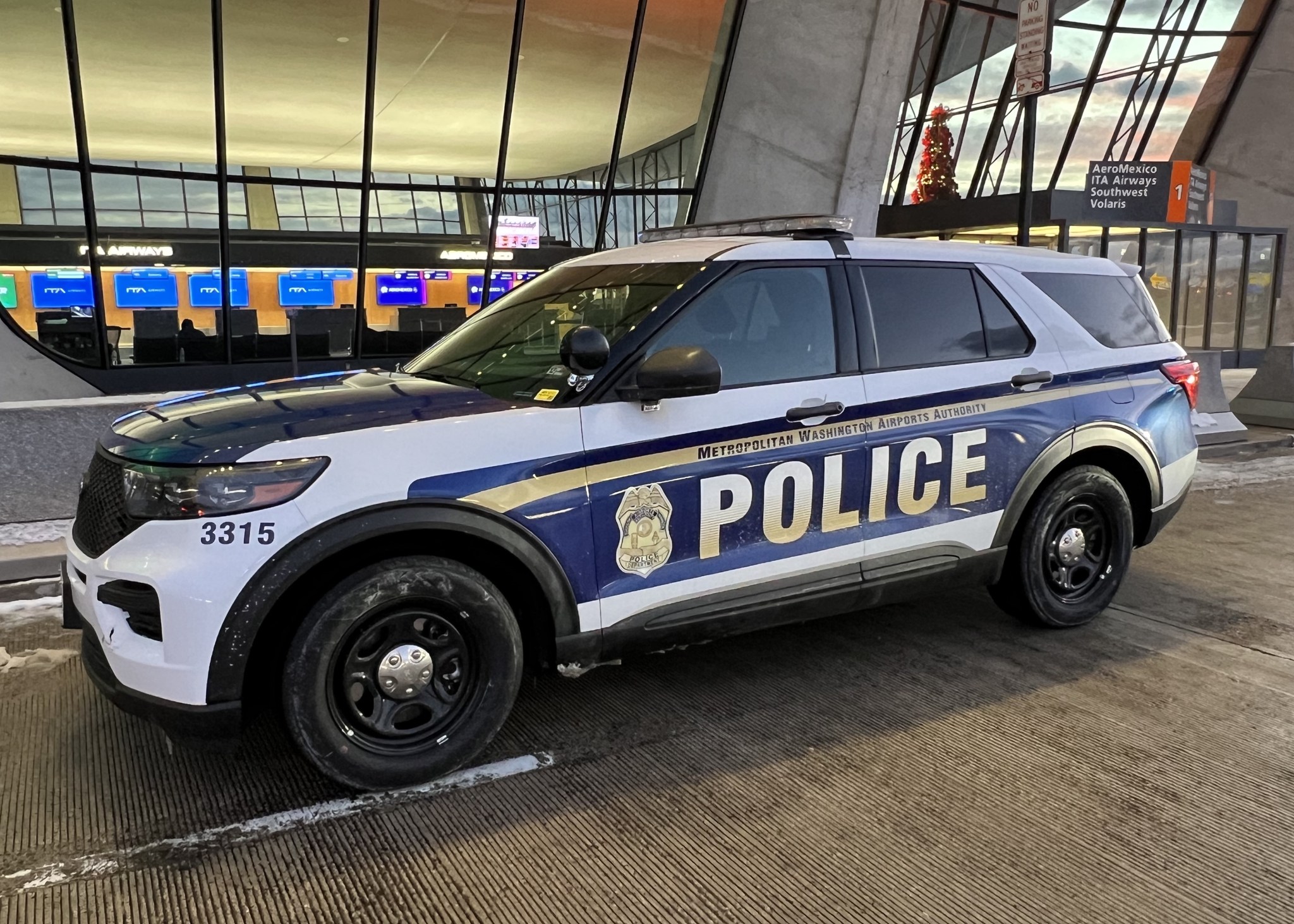 New graphics for Metropolitan Washington Airports Authority vehicles