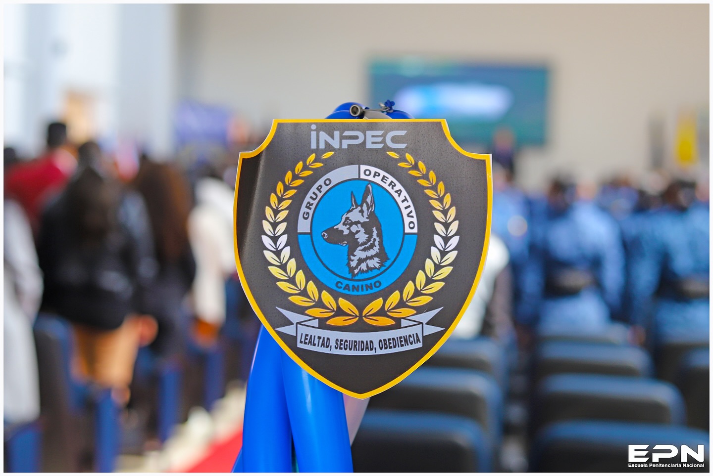 INPEC - Mujeres de azul... - INPEC - Mujeres de azul pixelado
