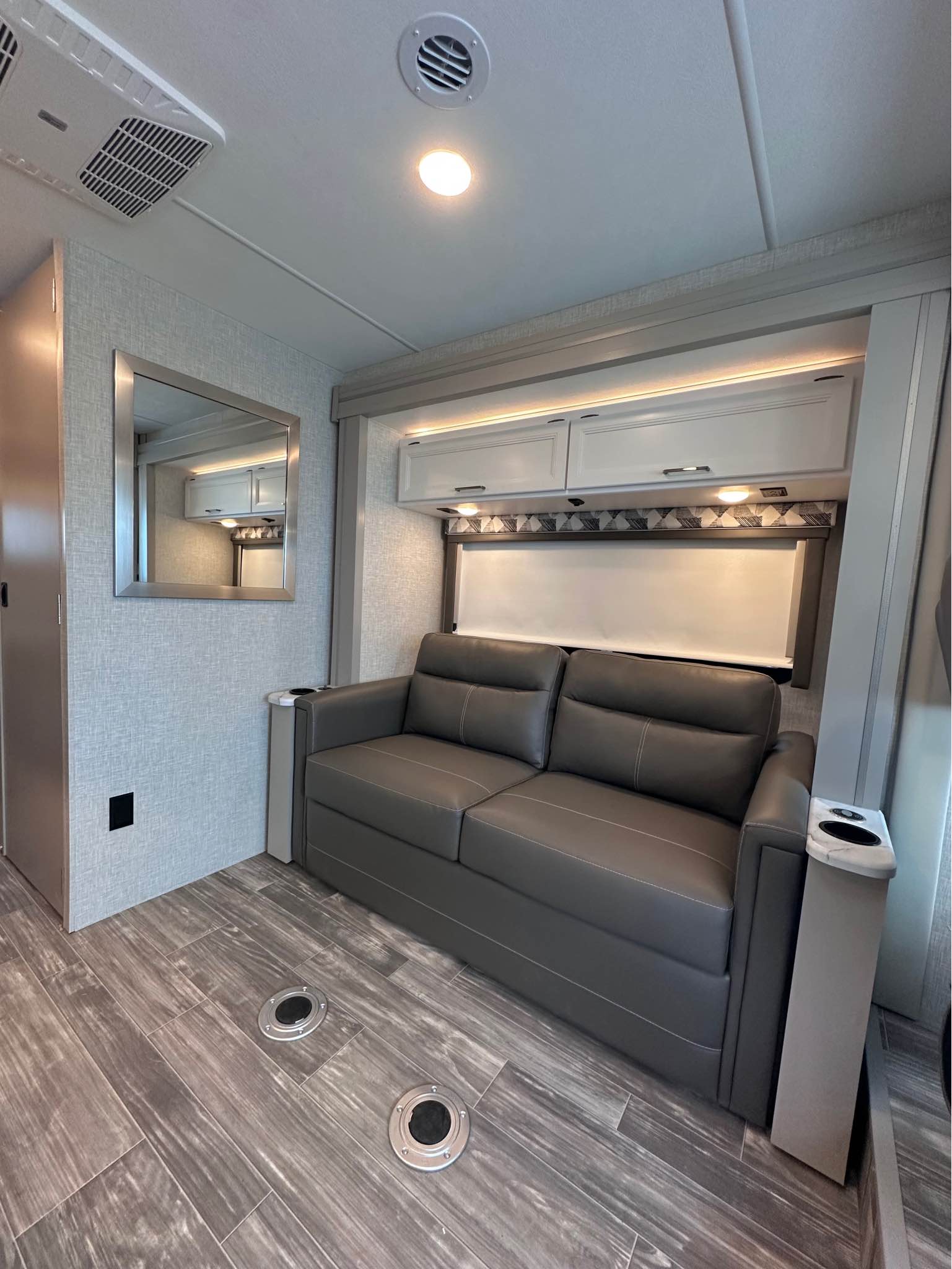 2025 Thor Geneva 24VS (NEW) 25ft Class A - RVs & Campers - Northbrook ...