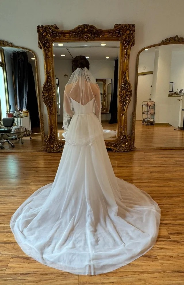 The dresses made for the commitment ceremony were ugly 😬
