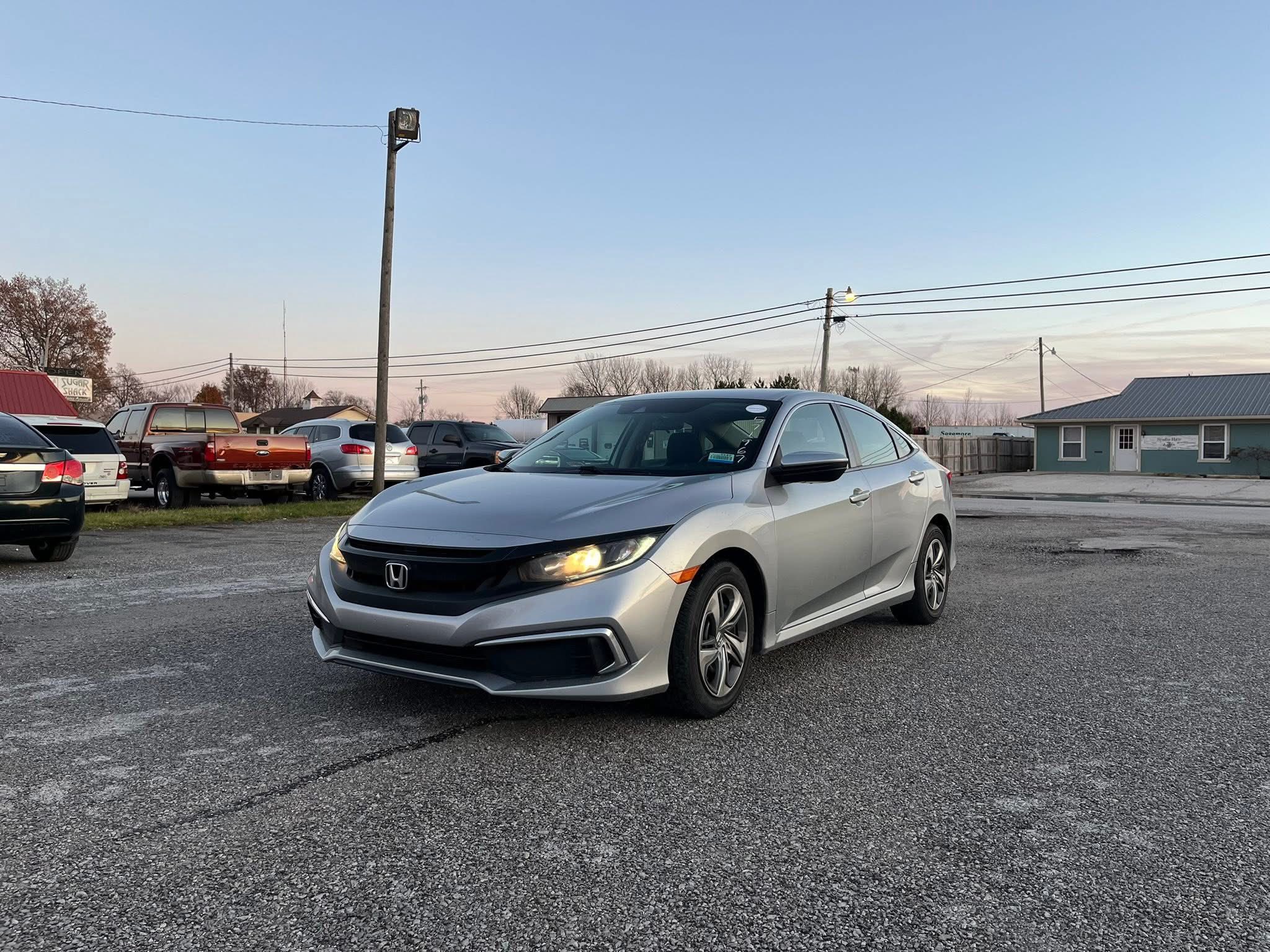 2016 Honda Civic LX ＄3000 ￼ 121,867 miles