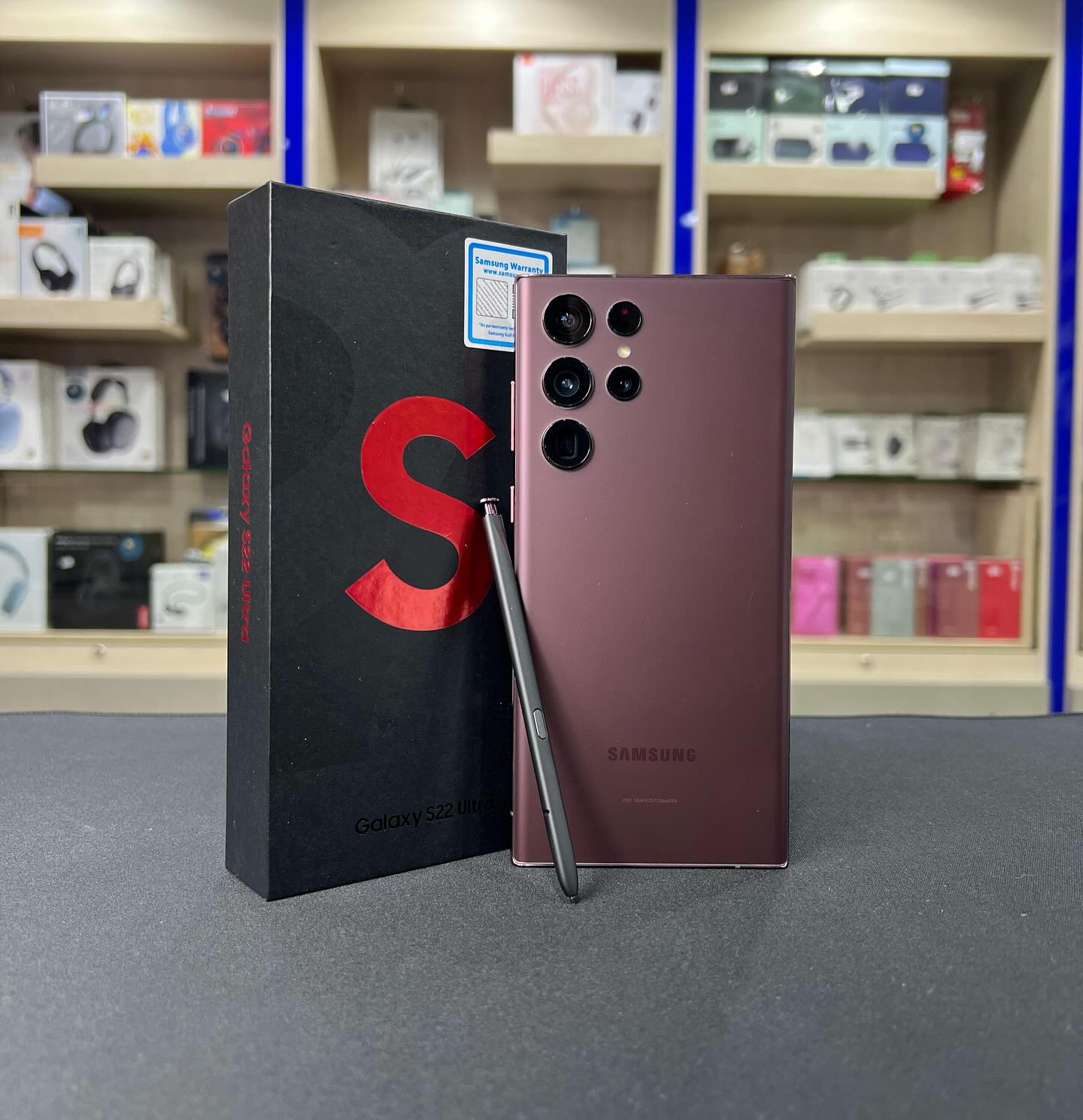 Used Samsung Galaxy S22 Ultra Burgundy: - 256GB, 12GB Ram - ⁠1 