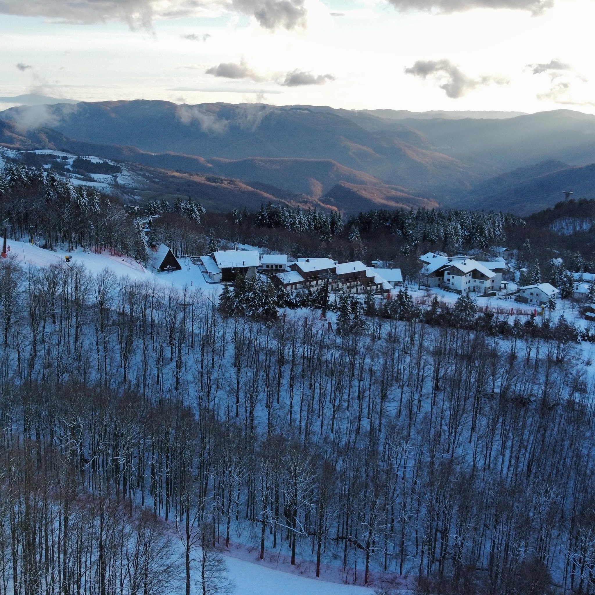 PIAN PIANO PRIMA NEVICATA VERA🤞🤞🤞🤞🤞 doganaccia2000.it guarda le web Cam ...