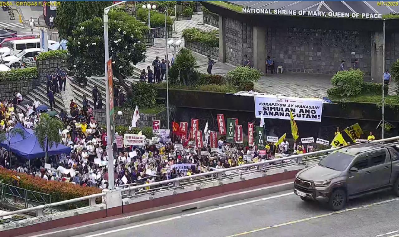 NewsWatch - 'KORAPSYON AY WAKASAN' EARLIER: Protesters stage an anti ...