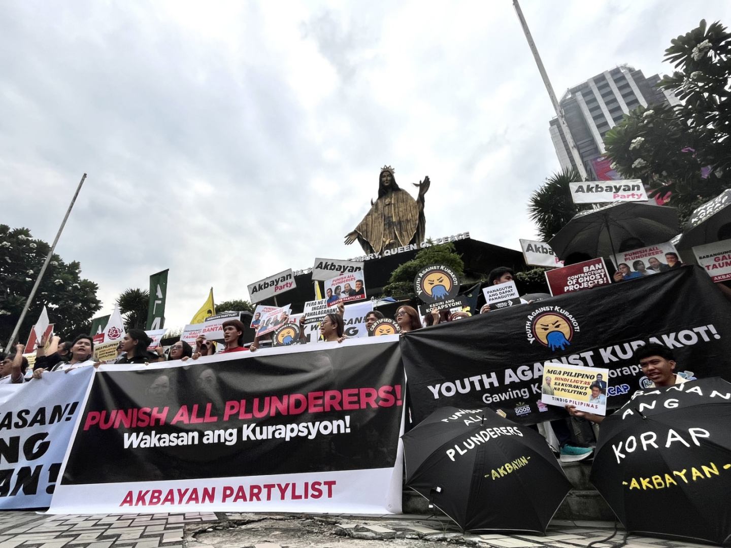 NewsWatch - 'KORAPSYON AY WAKASAN' EARLIER: Protesters stage an anti ...