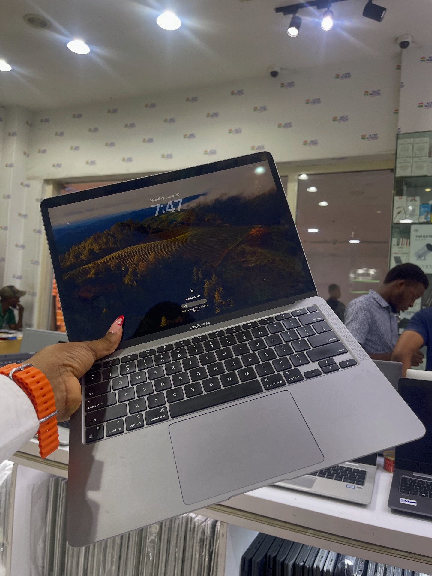 Apple MacBook Air M1 2020 - 256GB SSD - 16GB RAM - Touch ID 