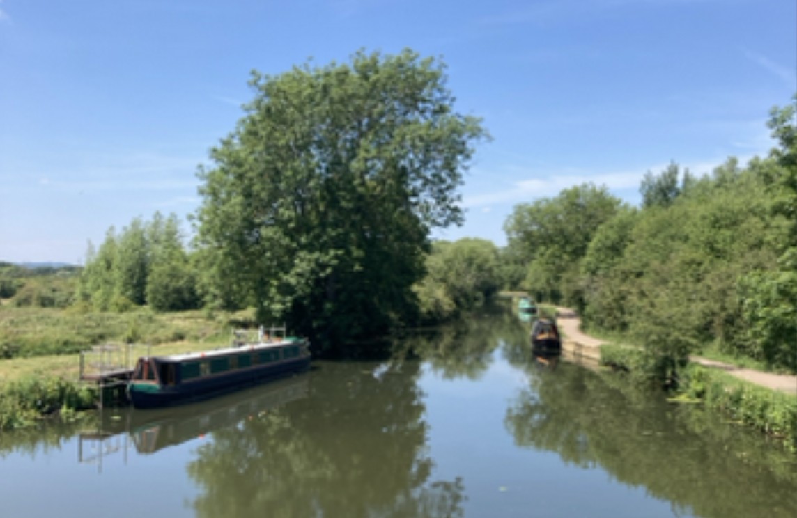 Railway - Thursday 11th September 2025, 𝐚 𝐠𝐮𝐢𝐝𝐞𝐝 𝐰𝐚𝐥𝐤 𝐚𝐥𝐨𝐧𝐠 𝐓𝐡𝐞 𝐌𝐞𝐥𝐭𝐨𝐧 ...
