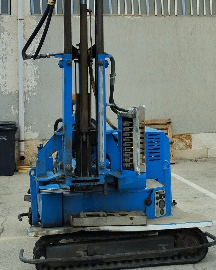 MachinesBroker - Pauselli 700SX Pile Driver 📅 Year: 2006... | Facebook