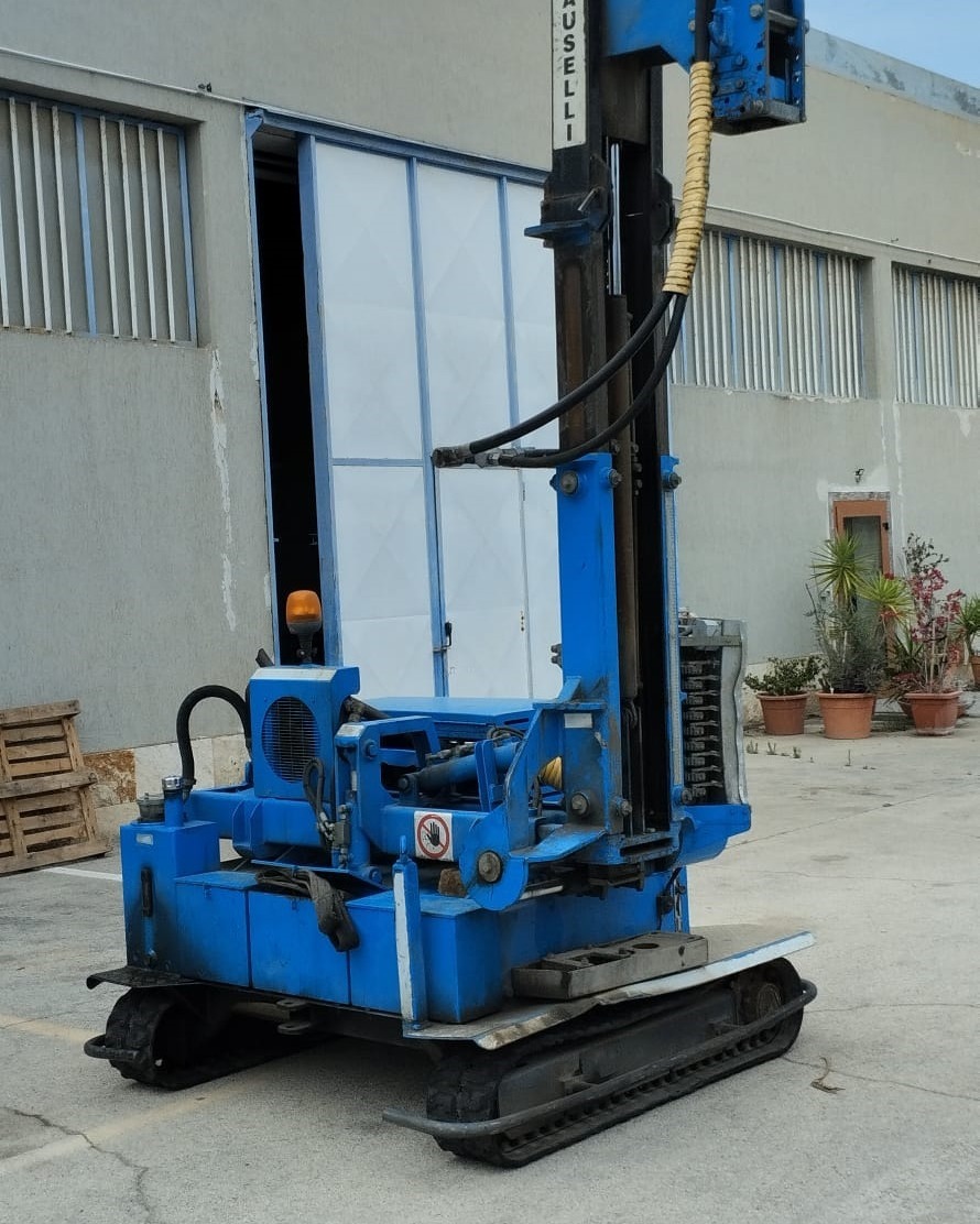 MachinesBroker - Pauselli 700SX Pile Driver 📅 Year: 2006... | Facebook