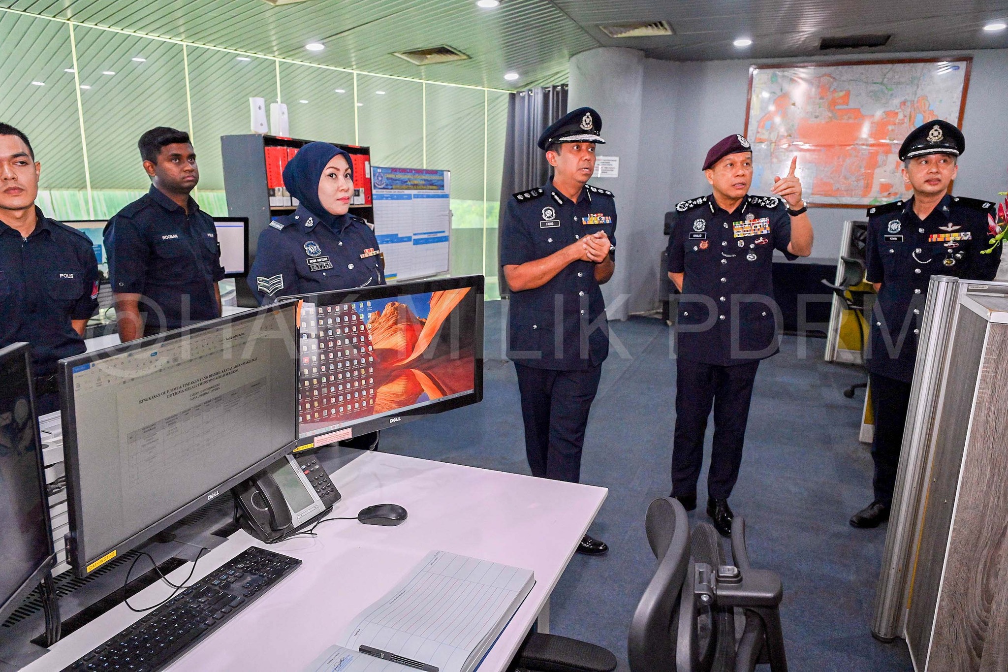 Polis... - Polis Diraja Malaysia ( Royal Malaysia Police )