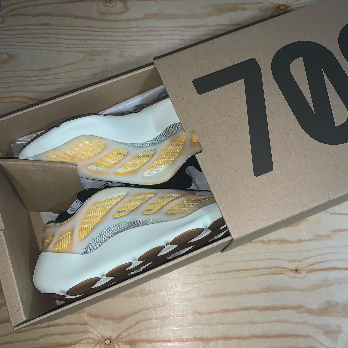 Adidas Yeezy 700 V3 Mono Safflower Size 7 NEW $275 #adidas #yeezy 