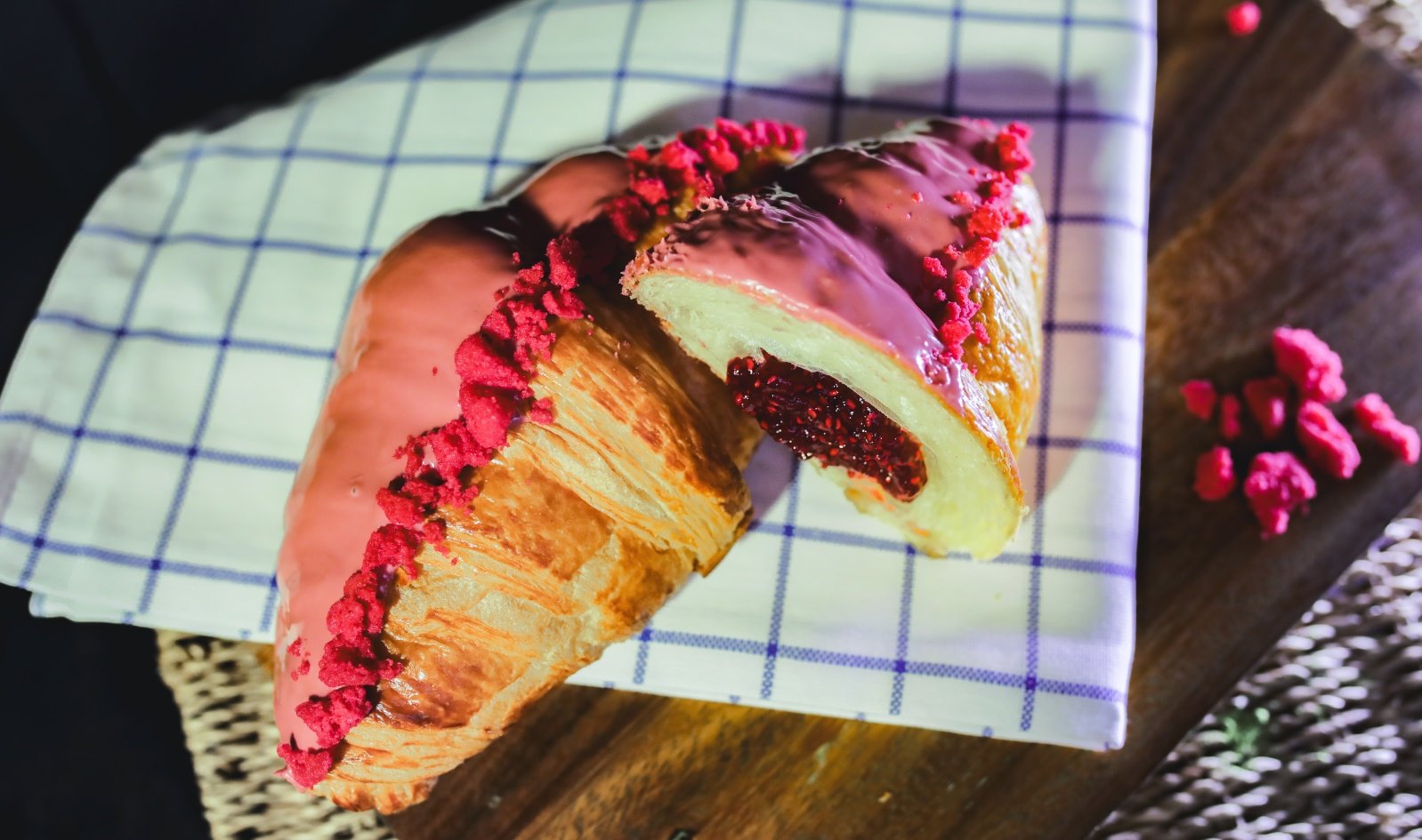 Le Paris - Silky Raspberry Croissant 🥐...