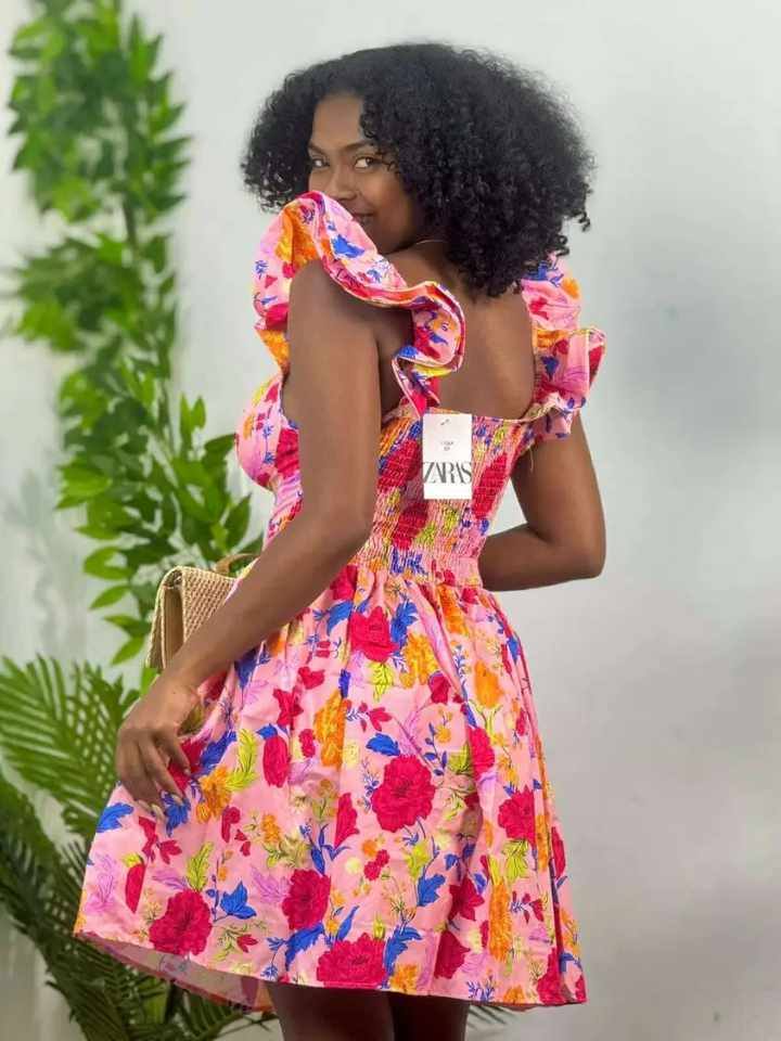 Robe Zara Fleurie Bleue Taille M - Coupe Fit & Flare Sans Manches - Occasion Très Bon état