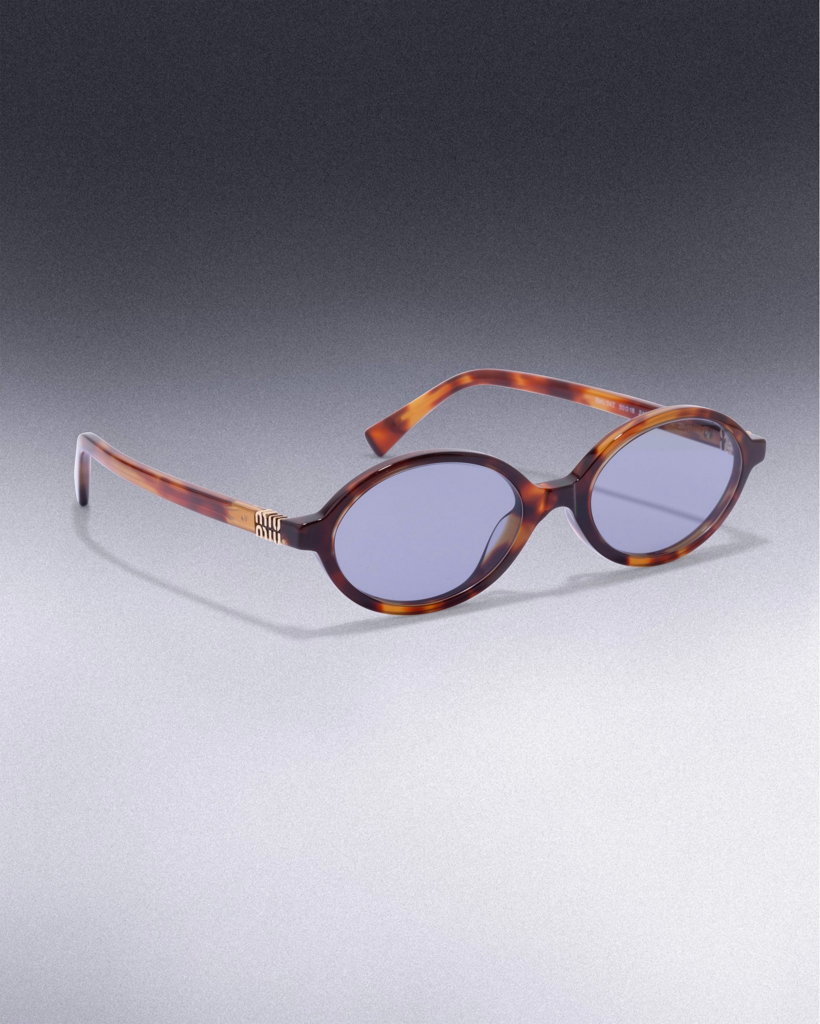 みゅうみゅう Refined. Retro. Ready to wear on repeat.😎 🔍Miu Miu MU 04ZS