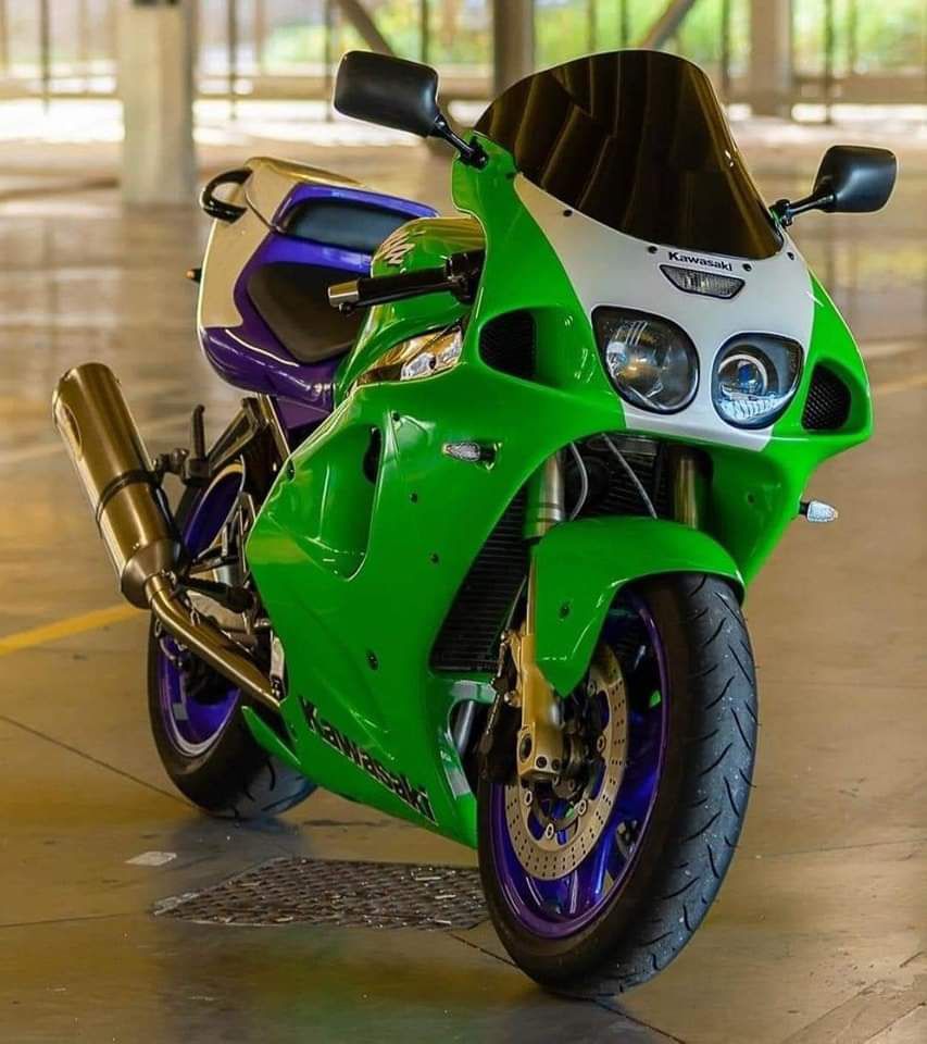 Kawasaki zx7r !! Available at Bike Bank !! For details and price