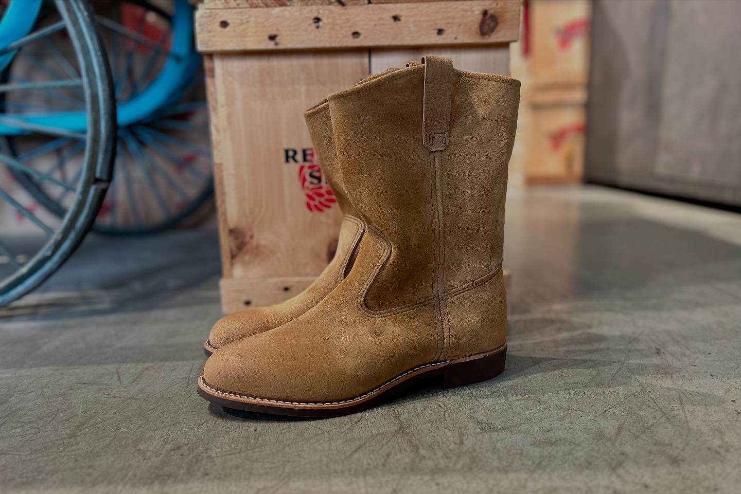 The Pecos 8060 in beautiful Hawthorne Muleskinner leather on the 