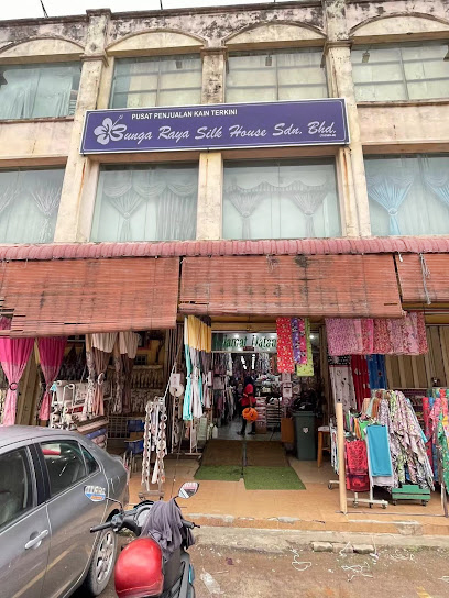 Bunga Raya Silk House Meru