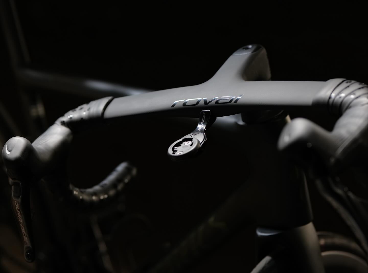 Roval Rapide Handlebar Aerodynamically engineered to save 4 watts 