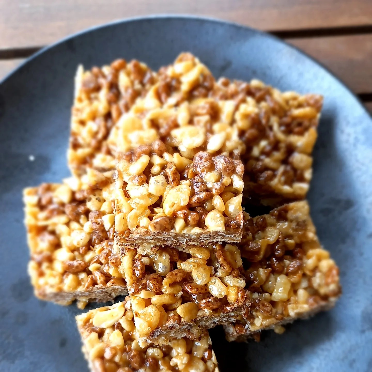 The Random - I'M HUNGRY BUSTER- PEANUT BUBBLE SLICE. Recipe ⏬️ Like and ...