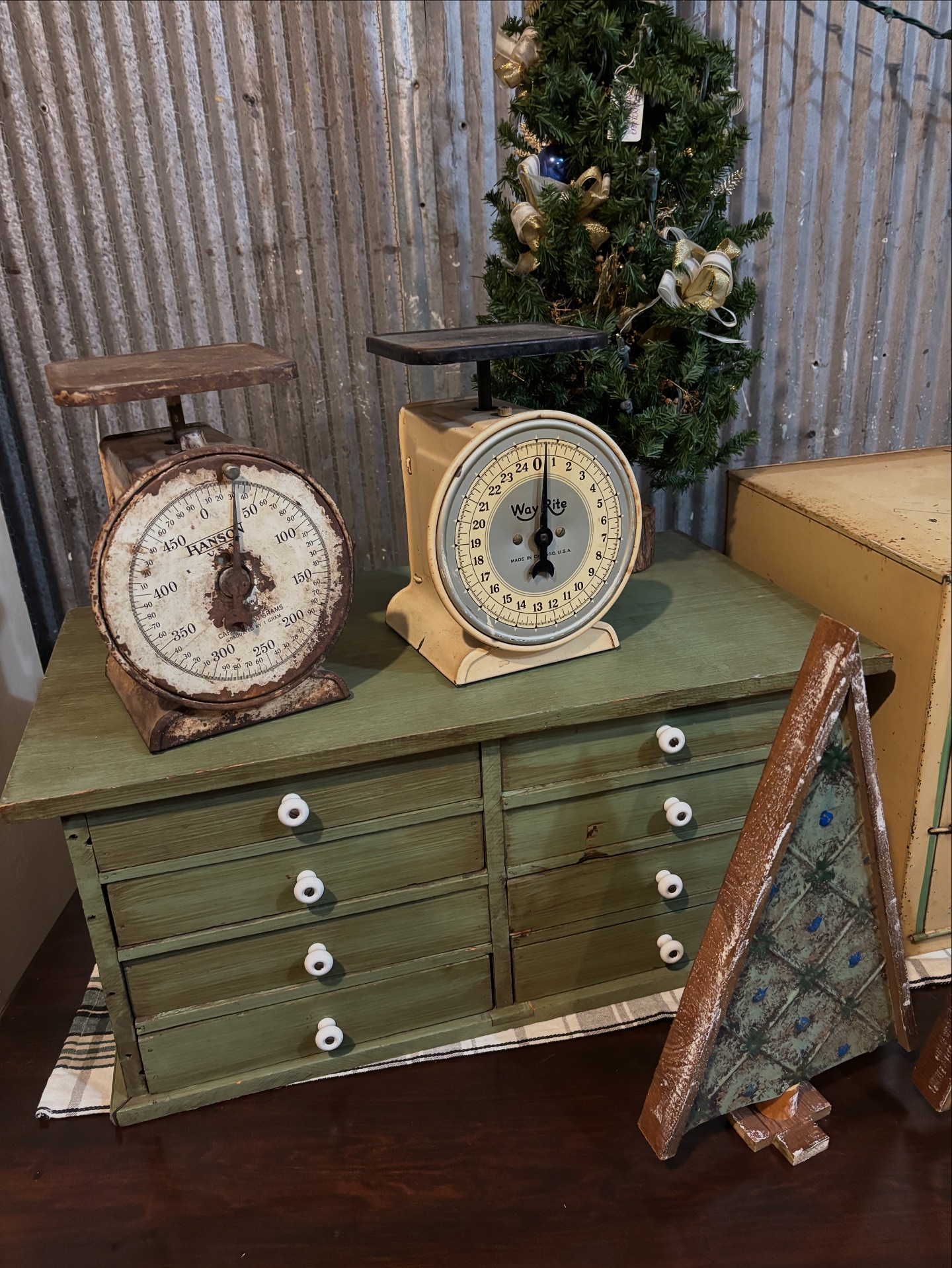 Kelly's Vintage Decor added a new... - Kelly's Vintage Decor