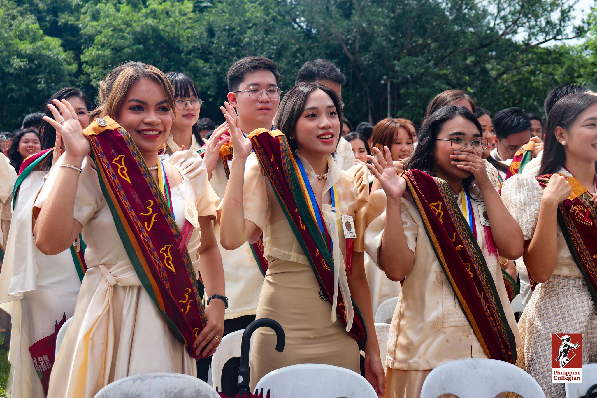 Philippine - The pouring rain did not stop more than 5,000 graduates ...