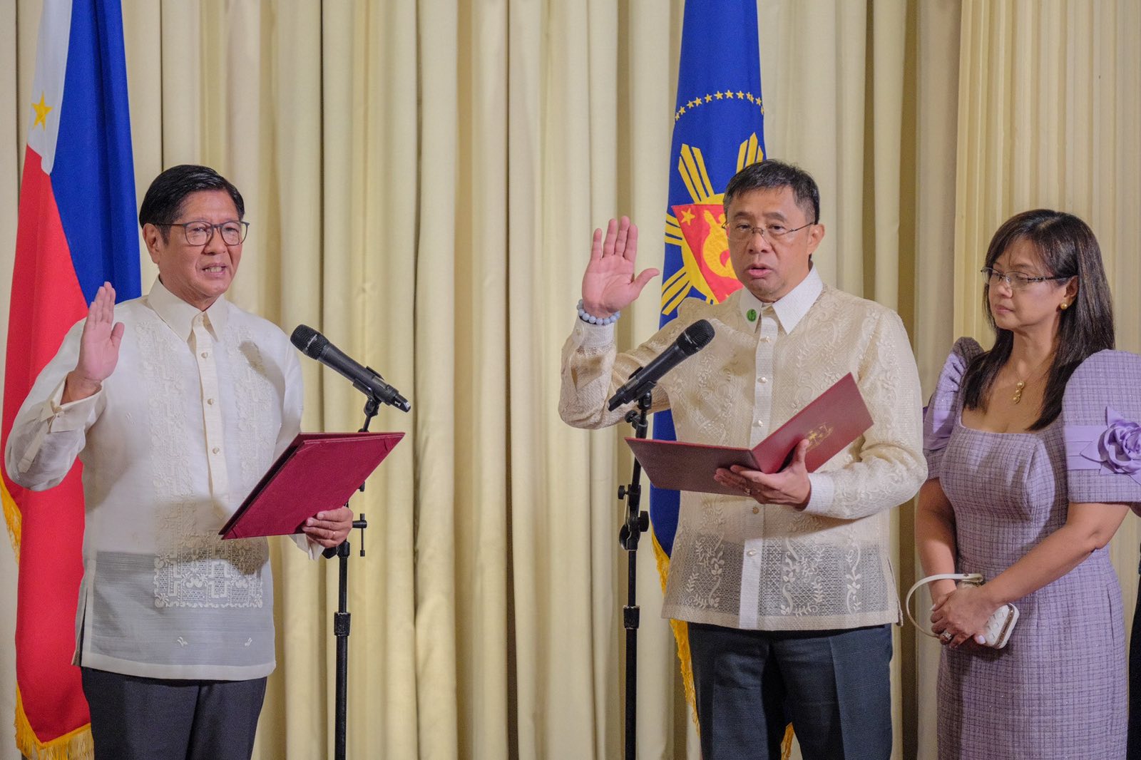 MANILA - President Ferdinand Marcos Jr. administers the oath of office ...