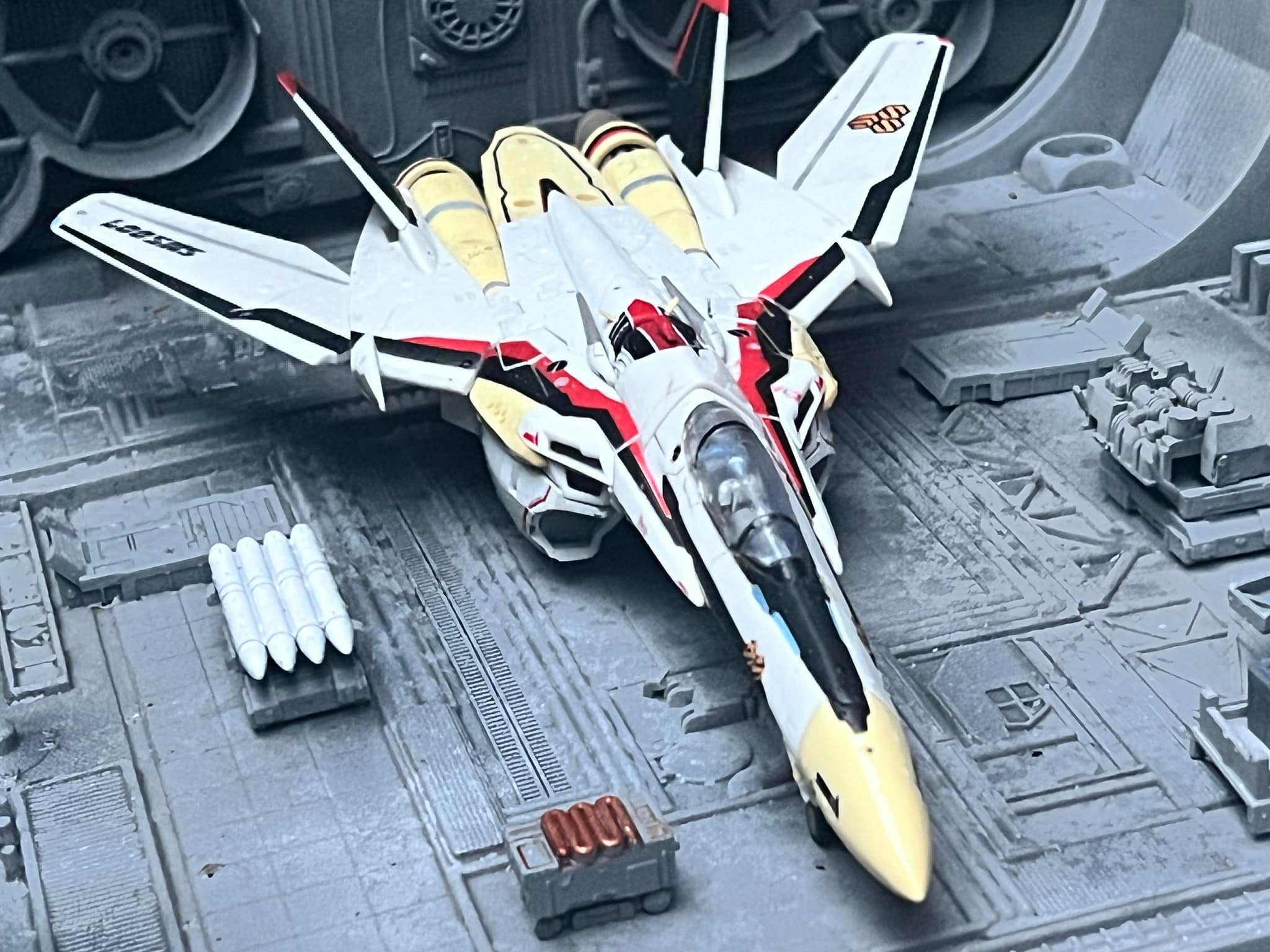 Armoured Valkyrie, armed and ready.” DX Chogokin VF-25S Armored