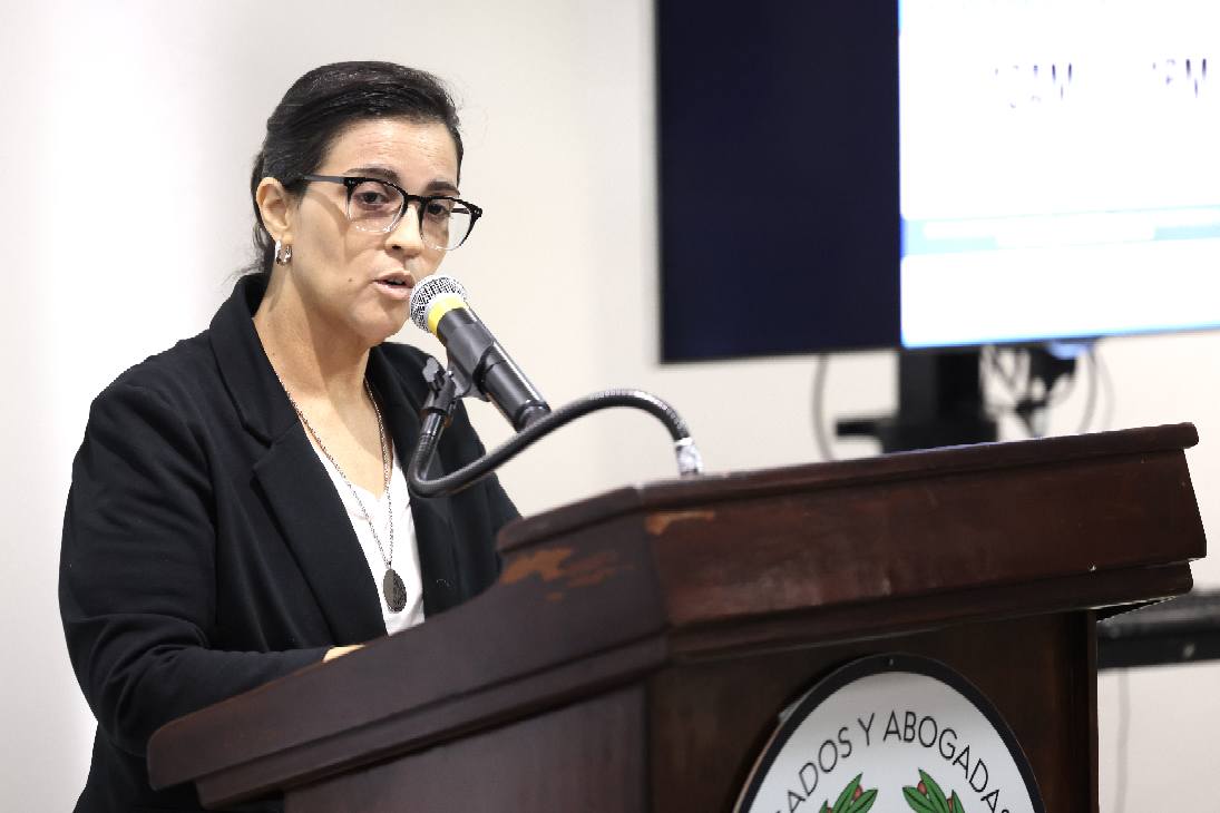 Colegio de... - Colegio de Abogados y Abogadas de Puerto Rico