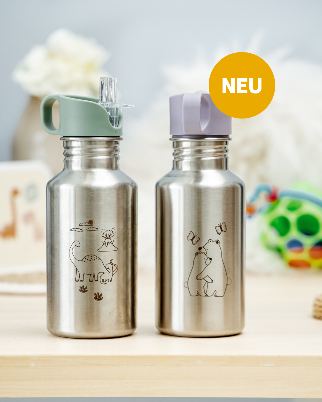👋 🐻 Niedliche Bärchen oder coole Dinos? 🦕 Unsere Babydream Edelstahlflasche ist der neue Held im Elternalltag! 💪 Bruchfest, auslaufsicher und natürlich BPA-frei – damit habt ihr immer ein gutes Gefü