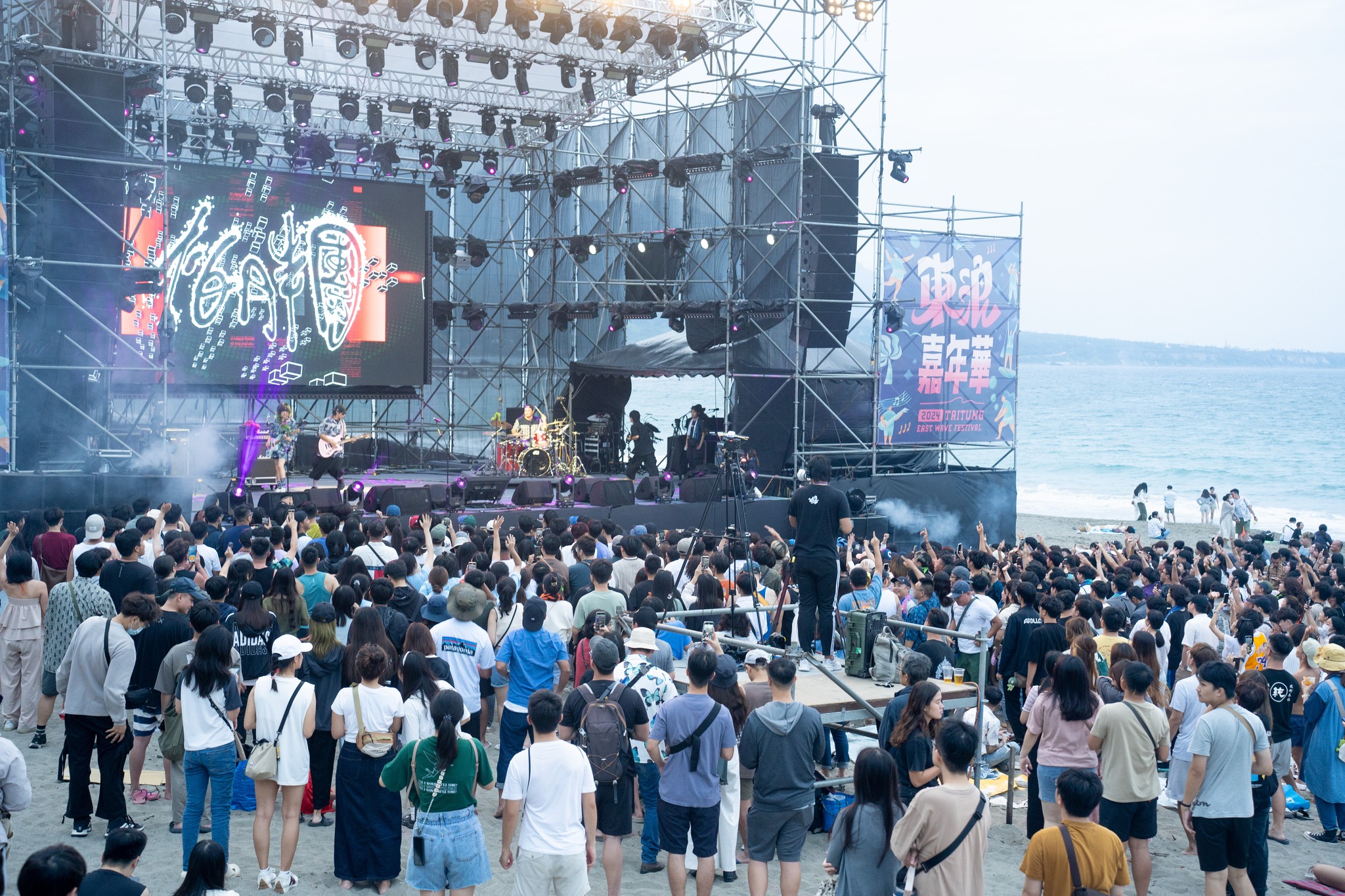 饒慶鈴 - 無圍牆巨蛋演唱會 當西部城市不斷興建各類巨蛋來辦理演唱會時，擁抱太平洋的台東，以壯麗的山海景觀與多元文化底蘊，透過無圍牆巨蛋的 ...