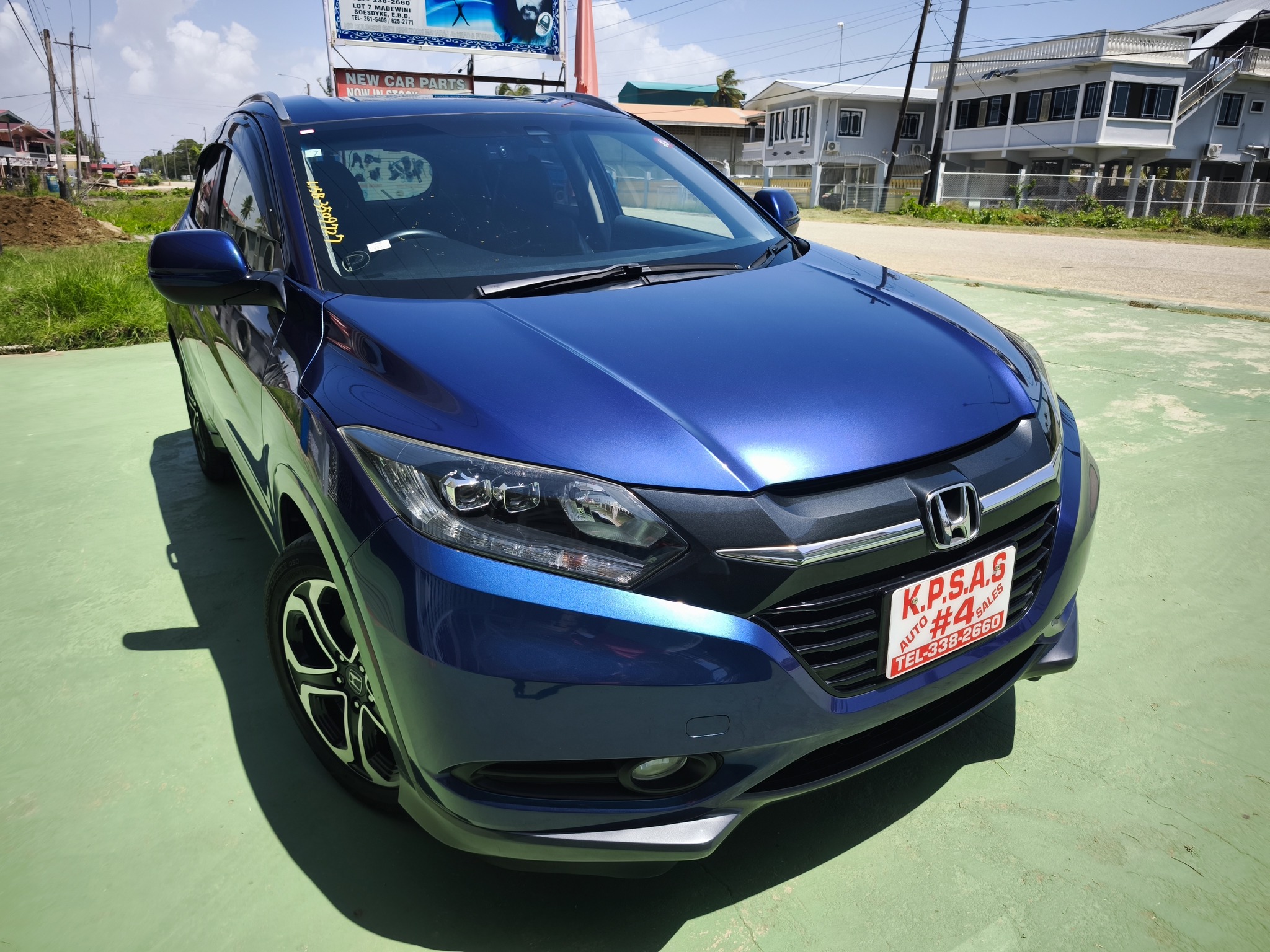 JUST ARRIVED 2014 Honda Vezel Sports $4,550,000 (Showroom Price